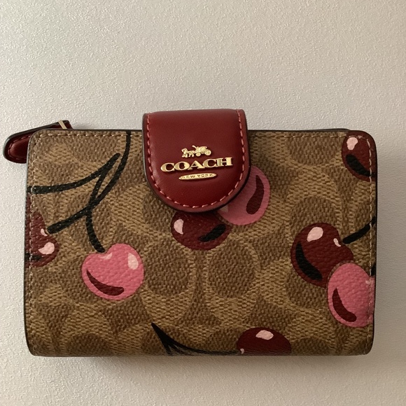 Coach Med Corner Zip Wallet Clutch CZ342 Brown Signature Canvas Cherry Print NWT - Picture 1 of 4